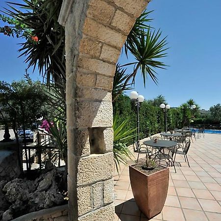 Hotel Apeneste Mattinata Bagian luar foto