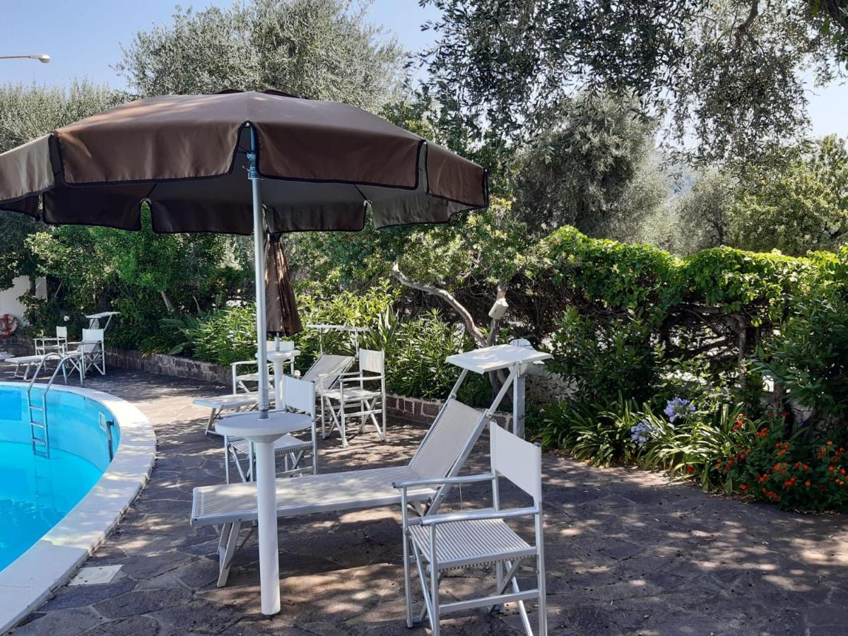 Hotel Apeneste Mattinata Bagian luar foto