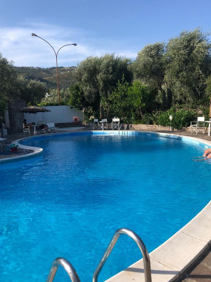 Hotel Apeneste Mattinata Bagian luar foto