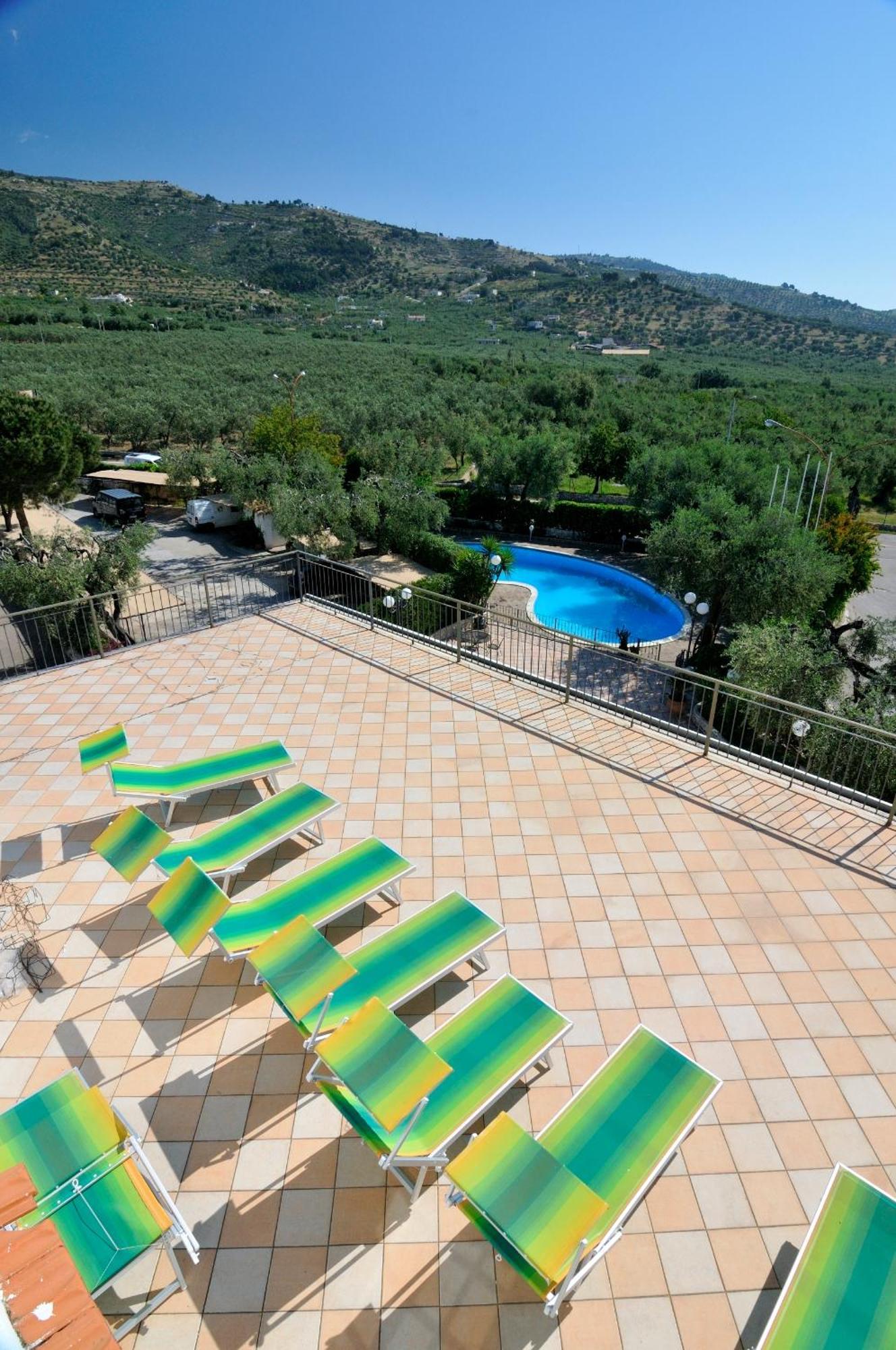 Hotel Apeneste Mattinata Bagian luar foto
