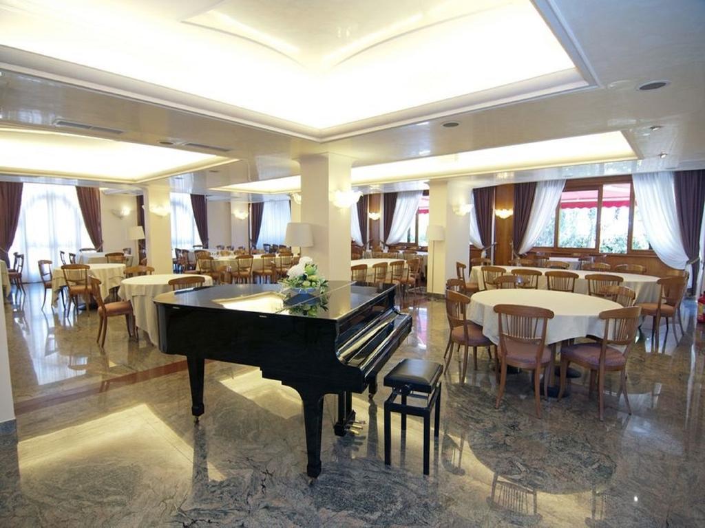 Hotel Apeneste Mattinata Bagian luar foto