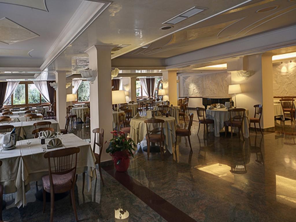 Hotel Apeneste Mattinata Bagian luar foto