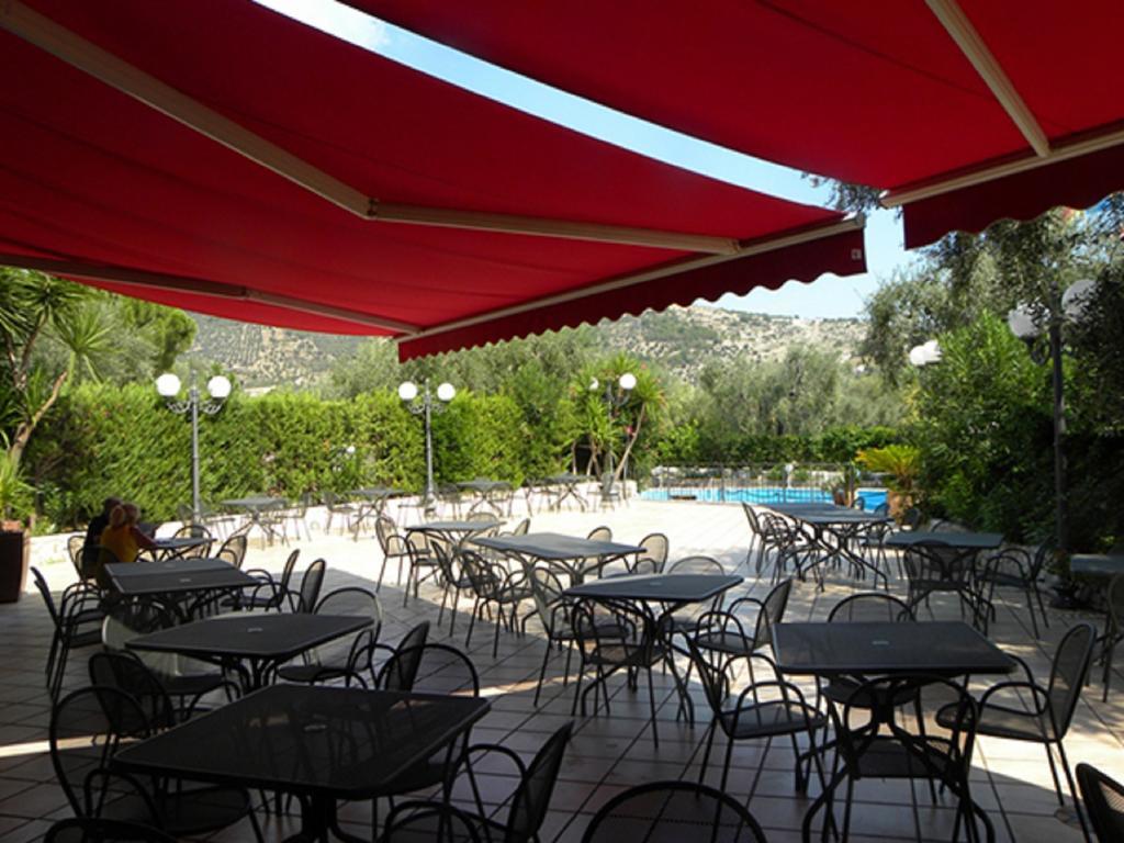 Hotel Apeneste Mattinata Bagian luar foto