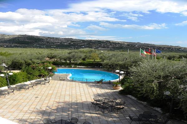 Hotel Apeneste Mattinata Bagian luar foto