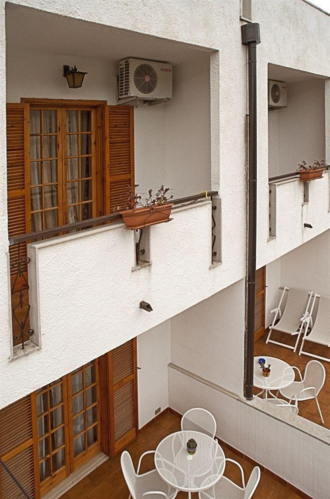 Hotel Apeneste Mattinata Bagian luar foto