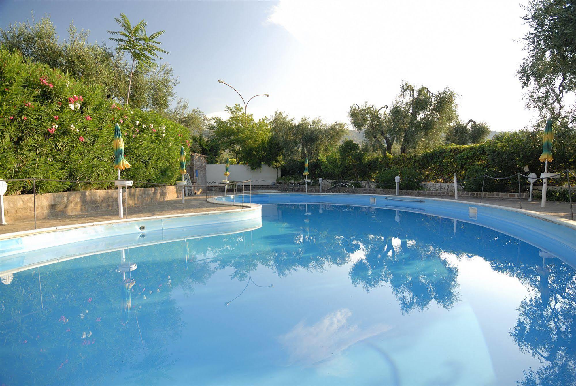Hotel Apeneste Mattinata Bagian luar foto