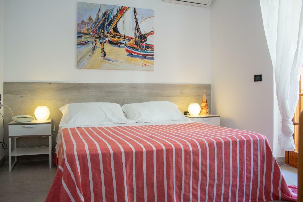 Hotel Apeneste Mattinata Bagian luar foto