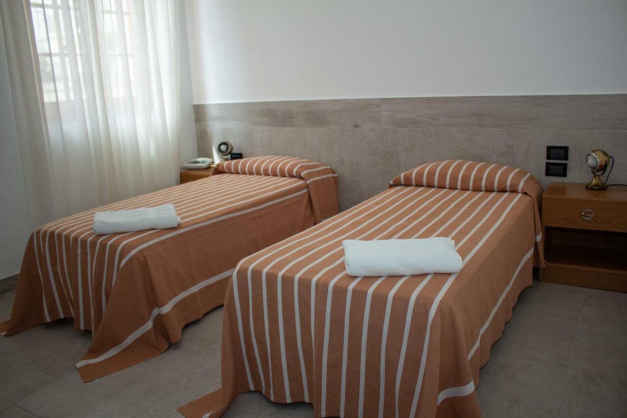 Hotel Apeneste Mattinata Bagian luar foto