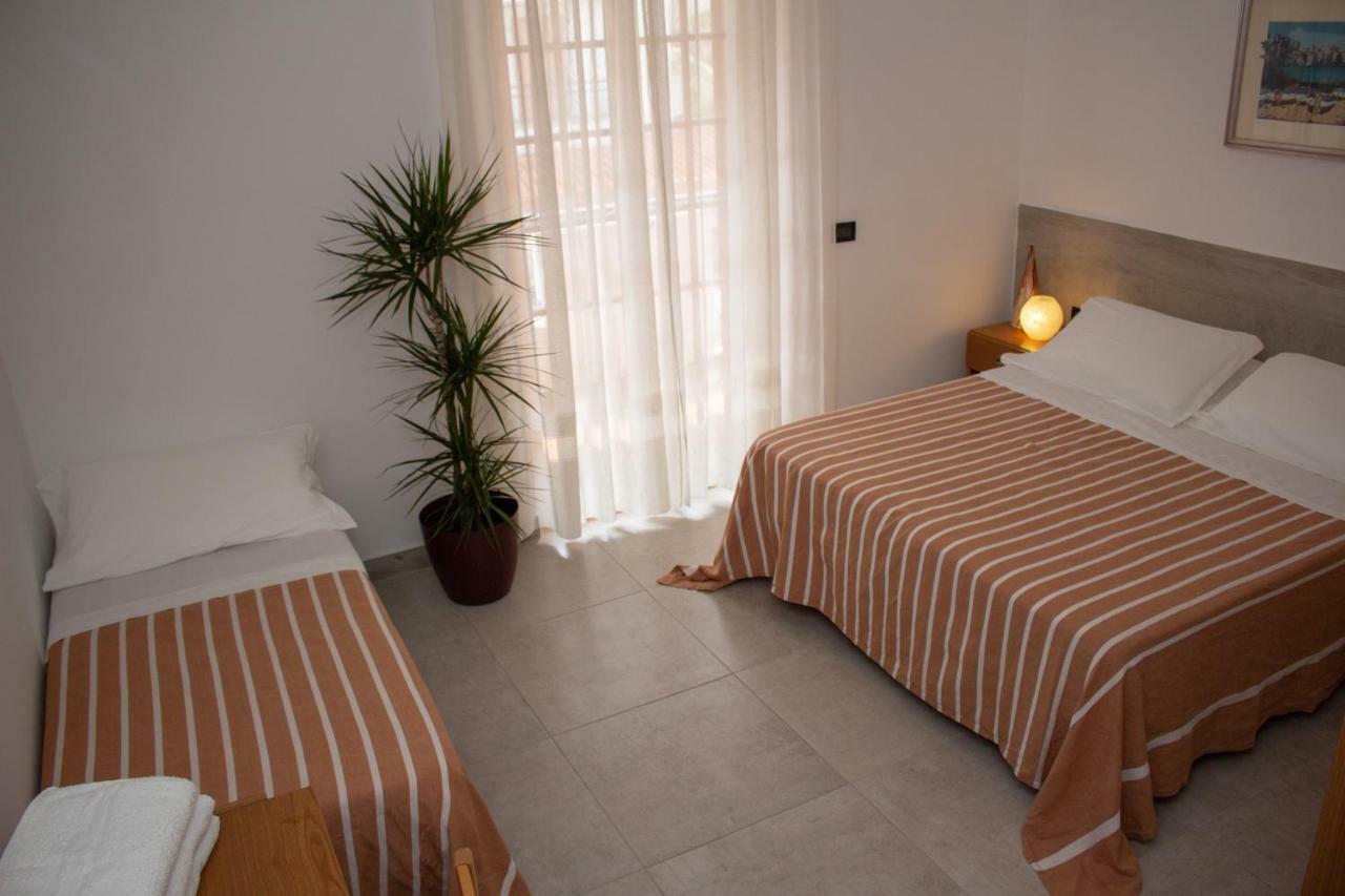 Hotel Apeneste Mattinata Bagian luar foto