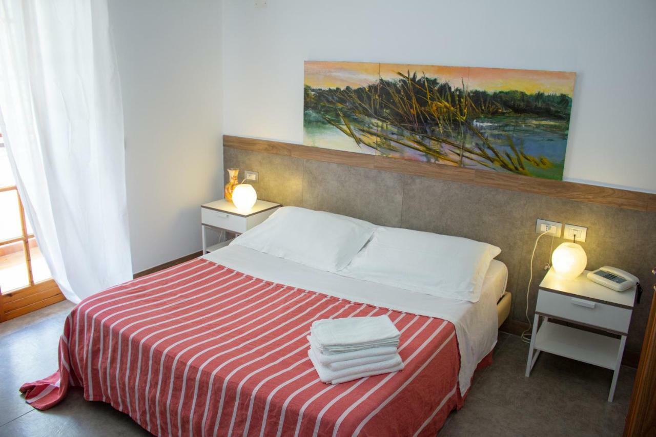 Hotel Apeneste Mattinata Bagian luar foto
