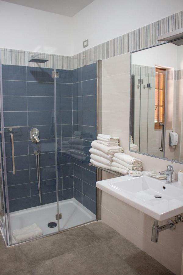 Hotel Apeneste Mattinata Bagian luar foto
