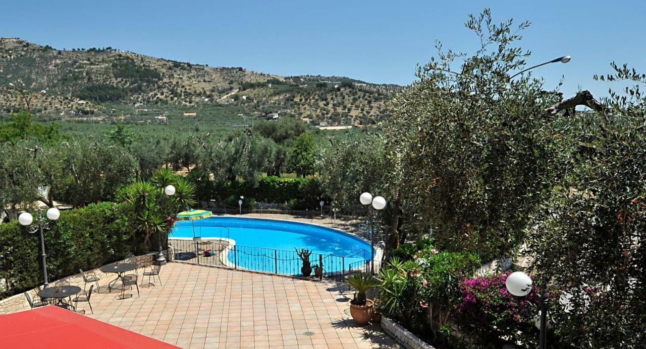 Hotel Apeneste Mattinata Bagian luar foto